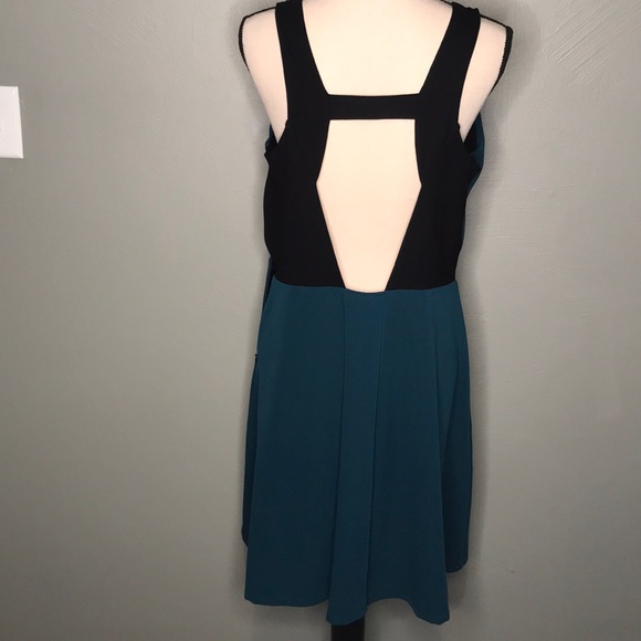 Noir open back party dress - Picture 4 of 9
